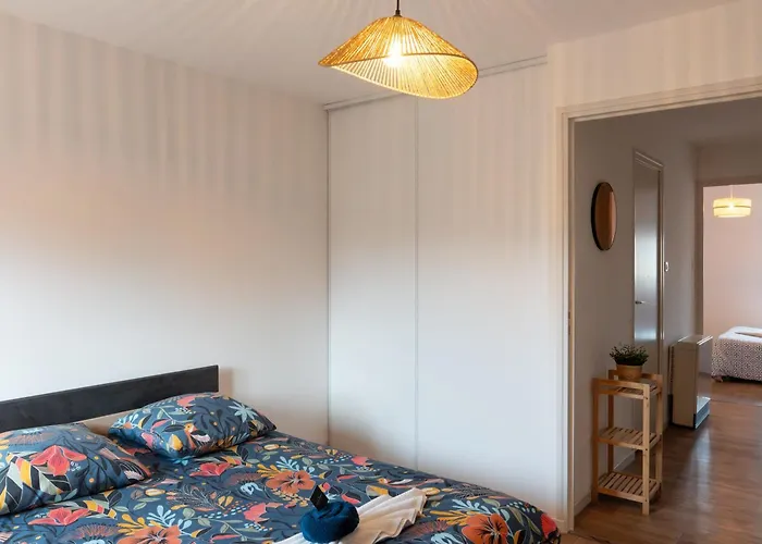 Au Bercail Maconnais - Hypercentre - Proche Gare - Confort - 8 Personnes