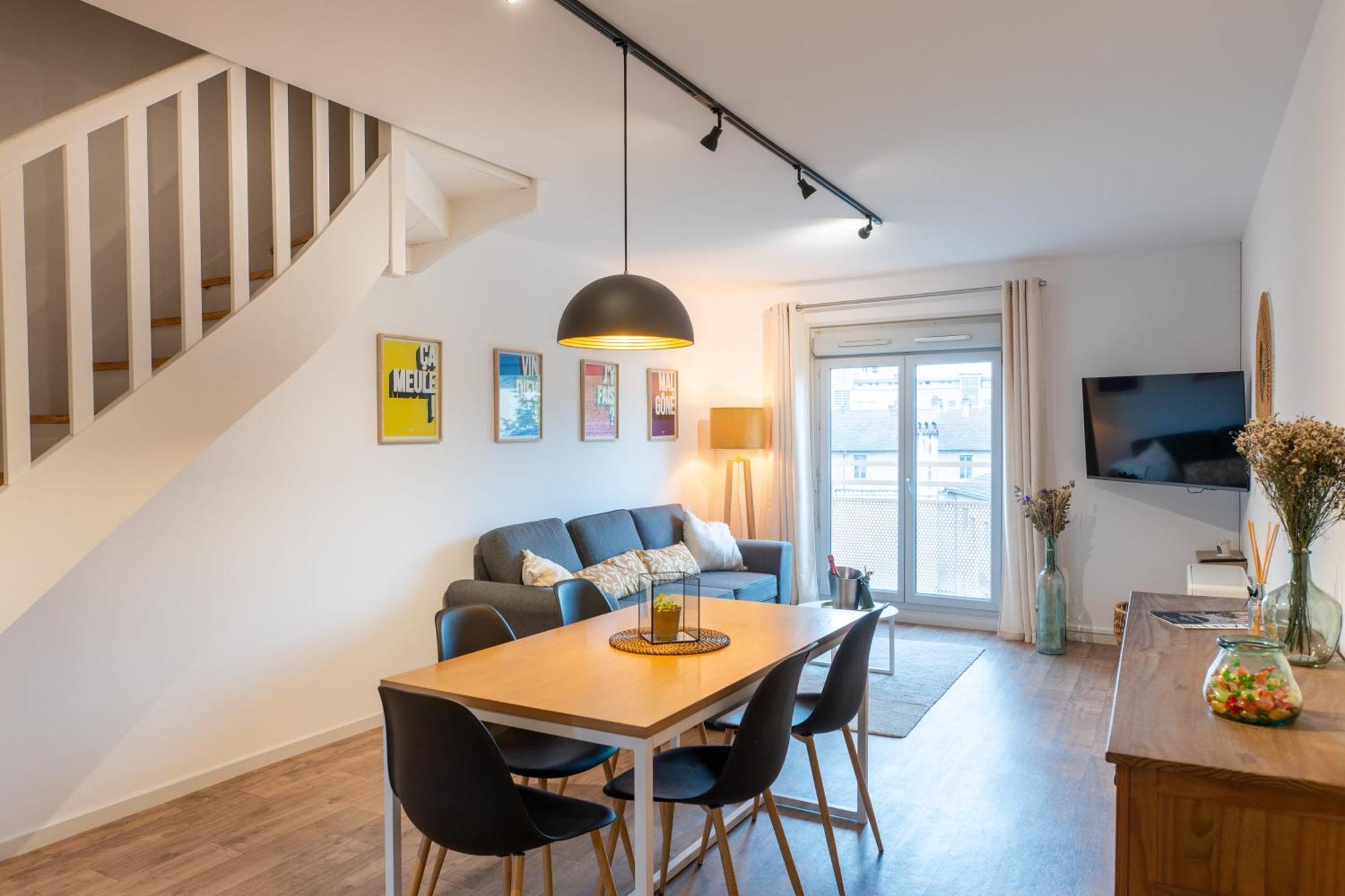 Au Bercail Maconnais - Hypercentre - Proche Gare - Confort - 8 Personnes Apartment *