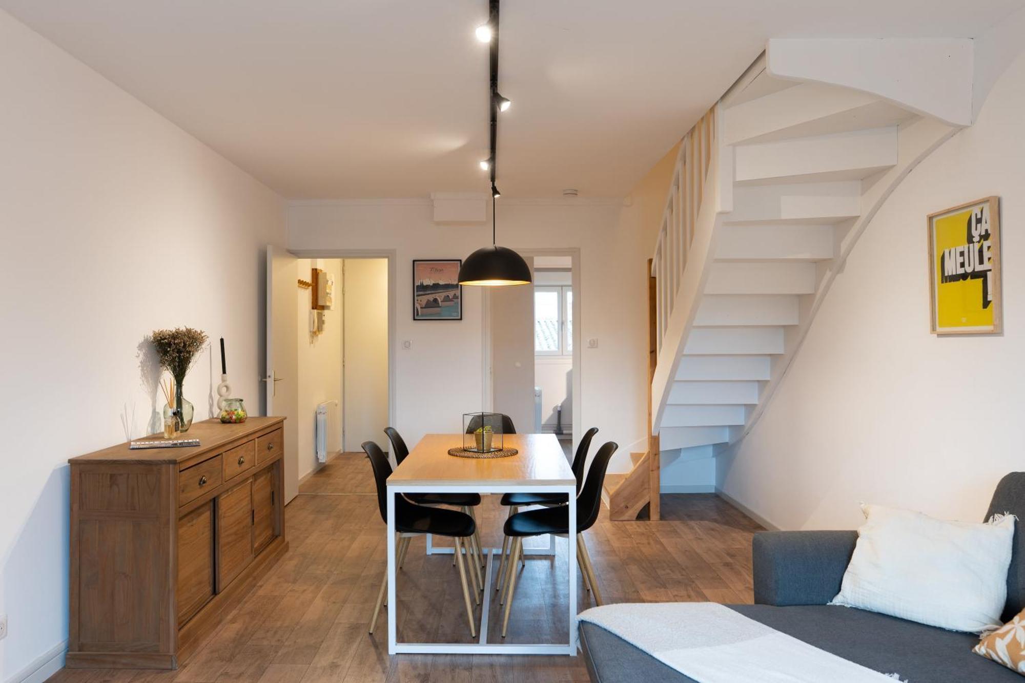 Apartment Au Bercail Maconnais - Hypercentre - Proche Gare - Confort - 8 Personnes *