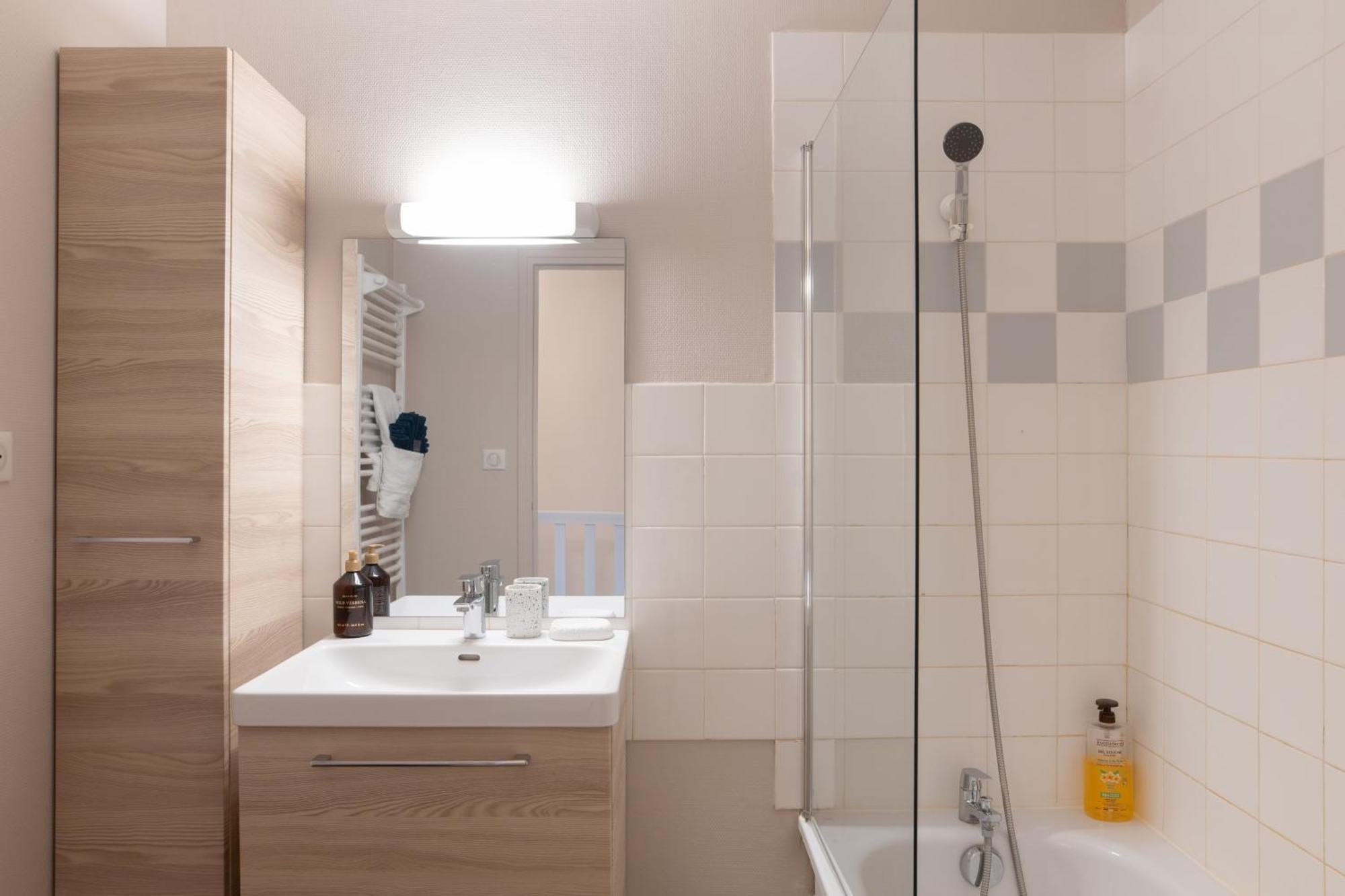 Apartment Au Bercail Maconnais - Hypercentre - Proche Gare - Confort - 8 Personnes